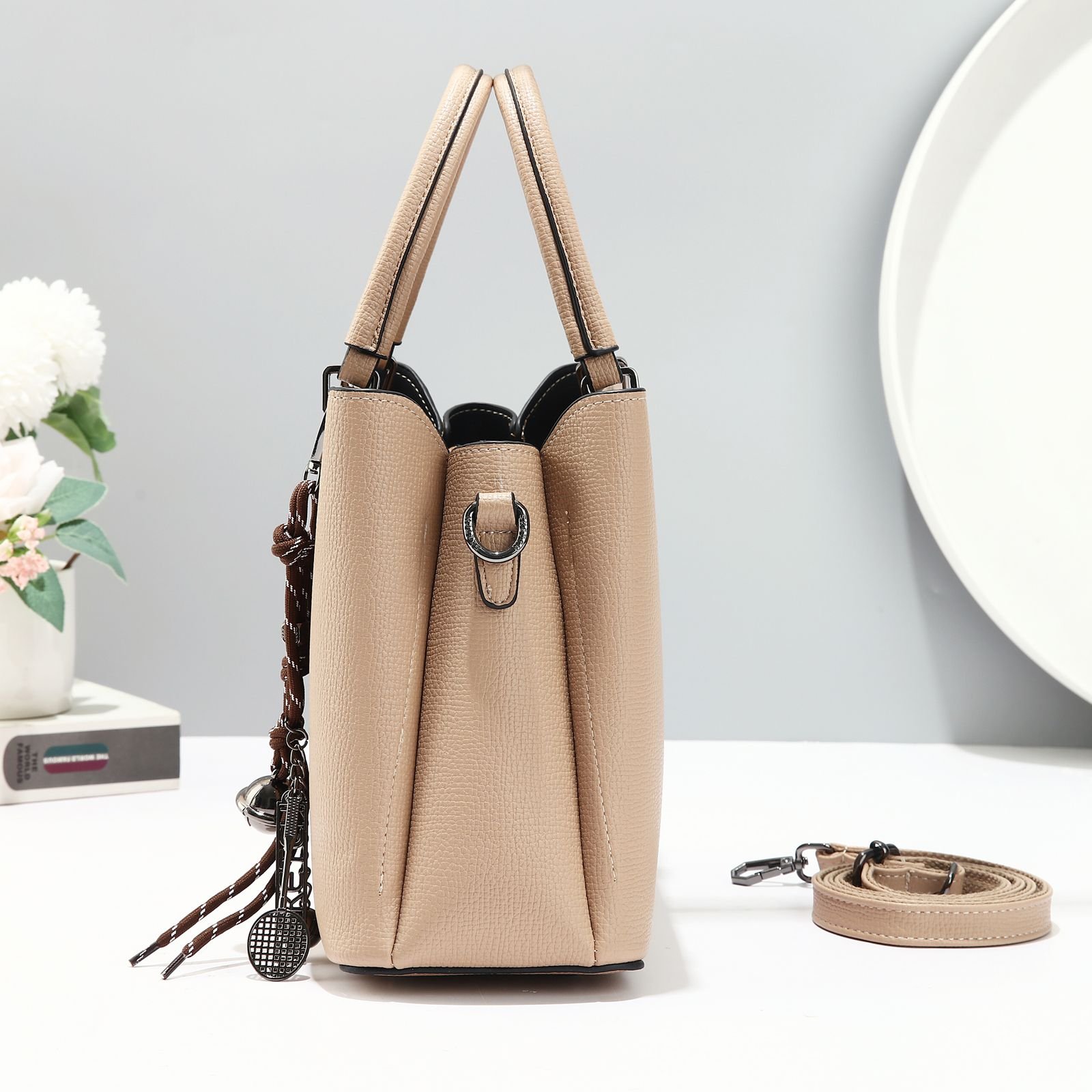 e1552752-c44f-45a5-aaba-fb005a288f61